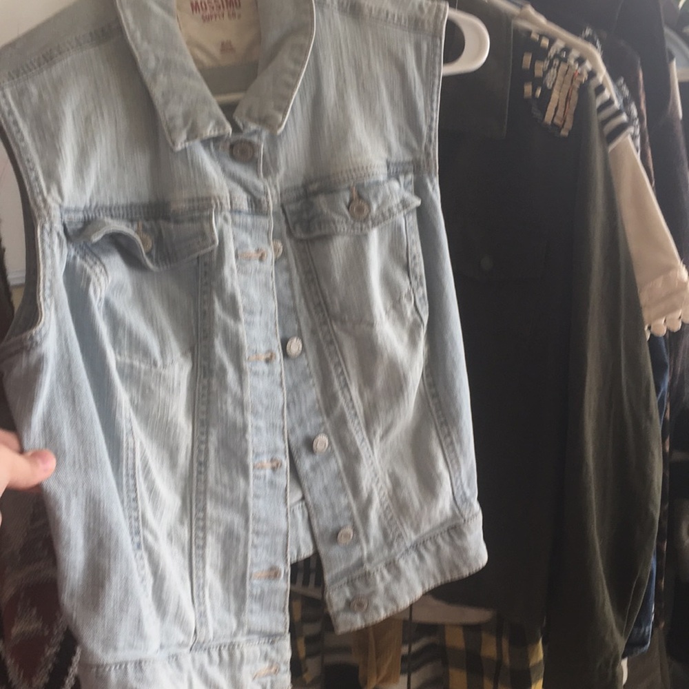 A no sleeve jean jacket brand new
